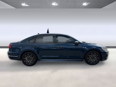Used 2018 Volkswagen Passat 2.0T R-Line FWD image 8