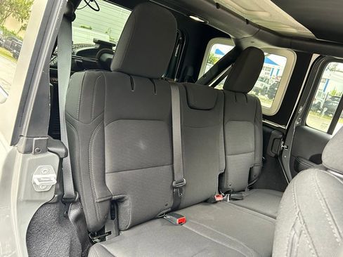 Certified 2018 Jeep Wrangler Unlimited Sahara image 38