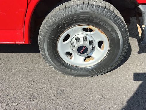 Used 2014 GMC Savana 2500 image 32