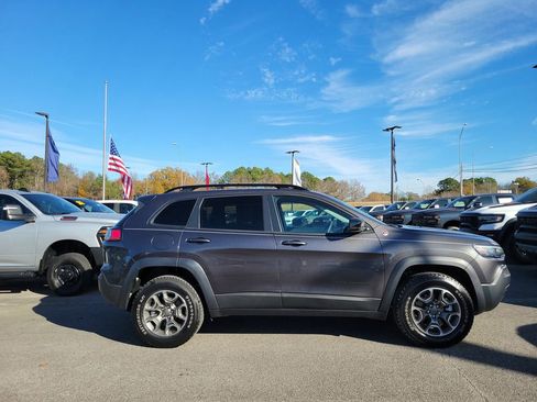 Used 2022 Jeep Cherokee Trailhawk w/ Technology Group B image 2