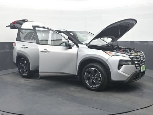 Used 2025 Nissan Rogue SV AWD/4WD image 33