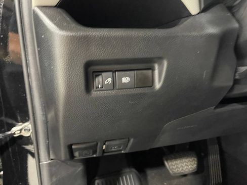 Used 2021 Toyota RAV4 XLE AWD/4WD image 19