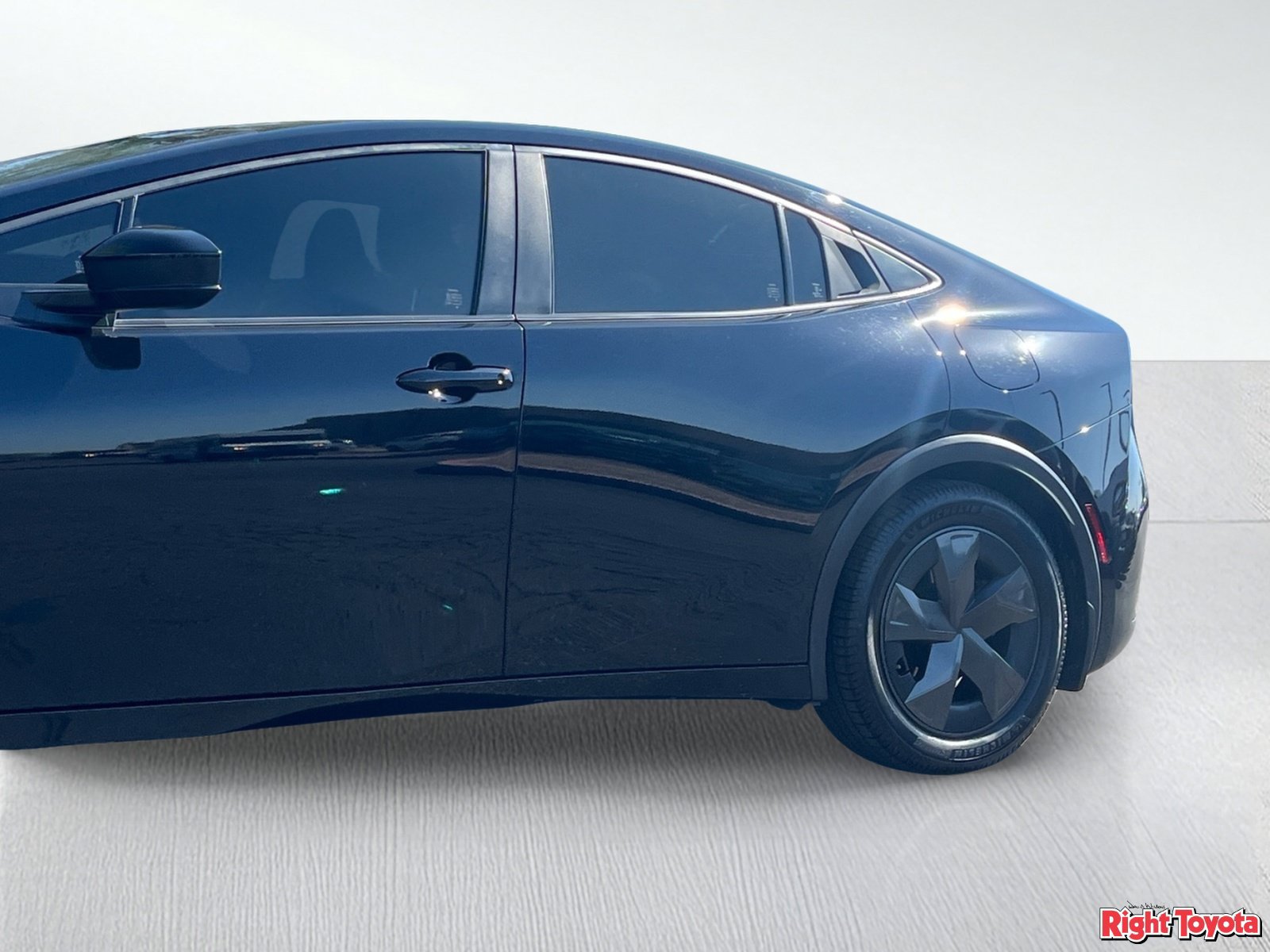 Certified 2025 Toyota Prius Plug-In Hybrid FWD image 10