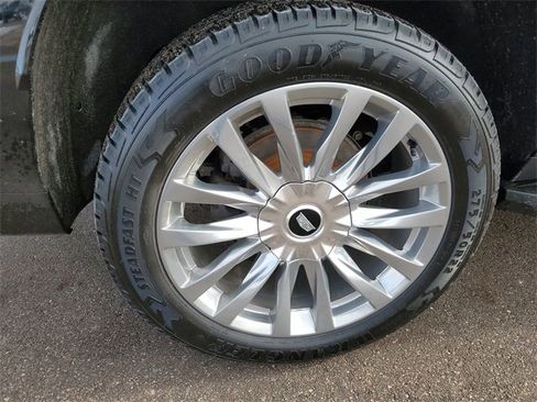 Used 2021 Cadillac Escalade ESV Premium Luxury image 33