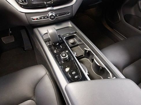 Certified 2025 Volvo XC60 B5 Core AWD/4WD image 10