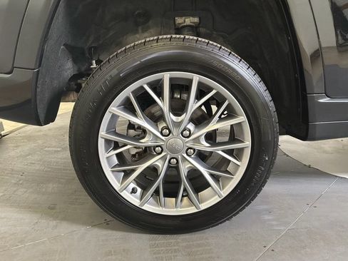 Used 2024 Jeep Grand Cherokee Summit AWD/4WD image 11