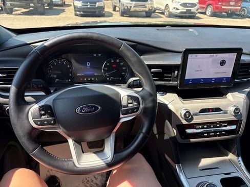 Used 2023 Ford Explorer XLT w/ Equipment Group 202A AWD/4WD image 10