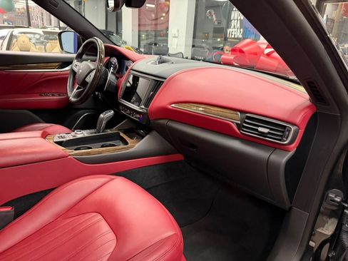 Used 2022 Maserati Levante GT image 41