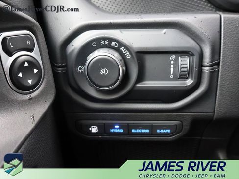 Used 2025 Jeep Wrangler Unlimited Rubicon 4xe w/ Safety Group AWD/4WD image 30