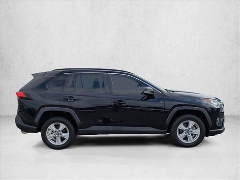 Used 2021 Toyota RAV4 XLE FWD image 4