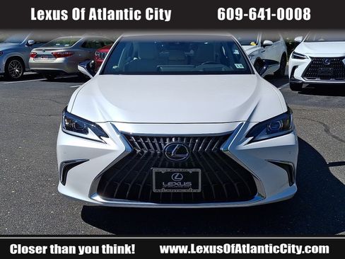 Used 2025 Lexus ES 350 w/ Premium Package FWD image 2