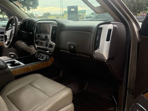 Used 2014 GMC Sierra 1500 SLT w/ SLT Crew Cab Value Package AWD/4WD image 17
