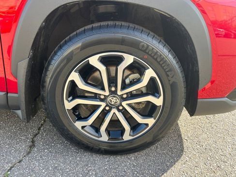 Used 2025 Toyota Corolla Cross SE image 27