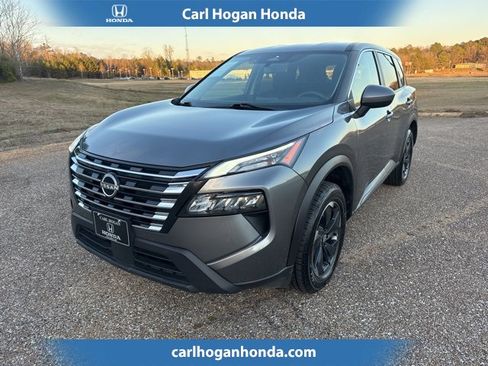 Used 2024 Nissan Rogue SV image 1