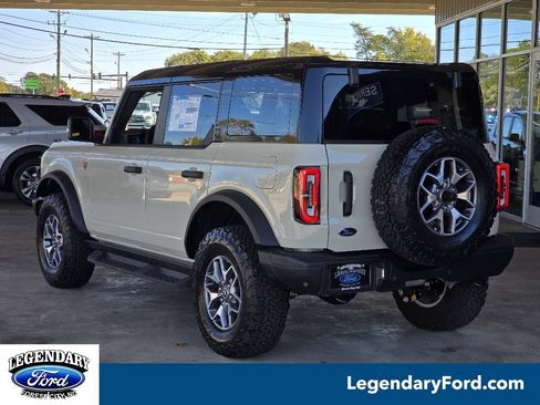 New 2025 Ford Bronco Badlands AWD/4WD image 2