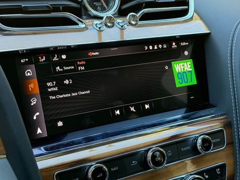 Certified 2025 Bentley Bentayga AWD/4WD image 22