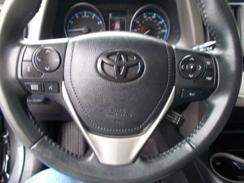 Used 2017 Toyota RAV4 XLE AWD/4WD image 30