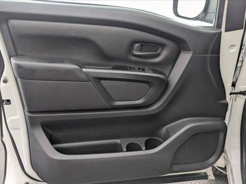 Used 2022 Nissan Titan S RWD image 13