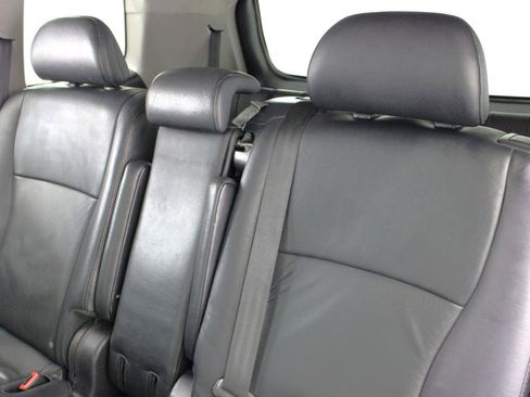 Used 2011 Toyota Highlander SE w/ Tow Pkg FWD image 39