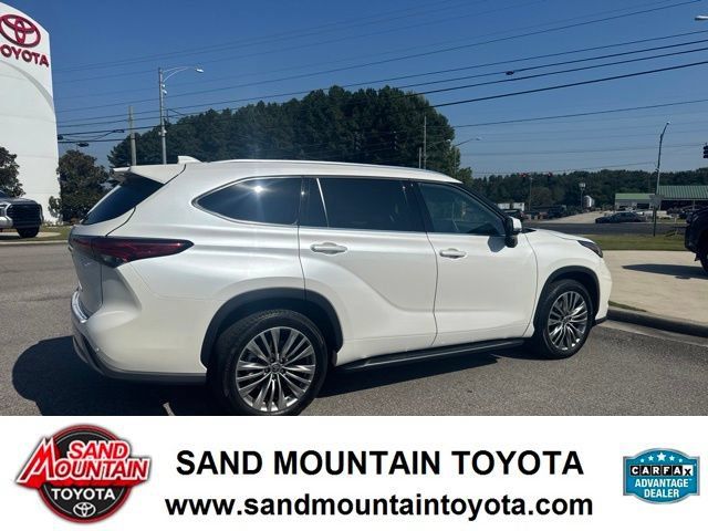 Used 2021 Toyota Highlander Platinum FWD image 3