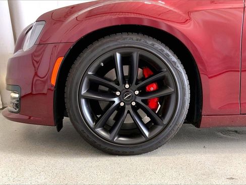 Used 2023 Chrysler 300 C image 6