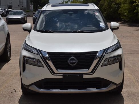 Used 2023 Nissan Rogue Platinum FWD image 3