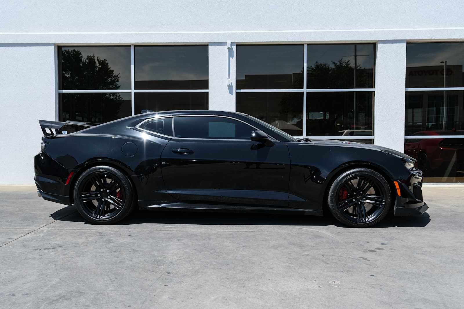 Used 2021 Chevrolet Camaro ZL1 RWD image 9