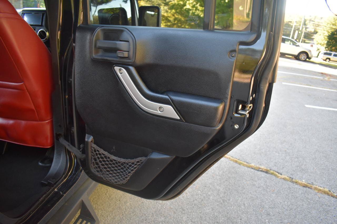 Used 2013 Jeep Wrangler Unlimited Rubicon AWD/4WD image 26