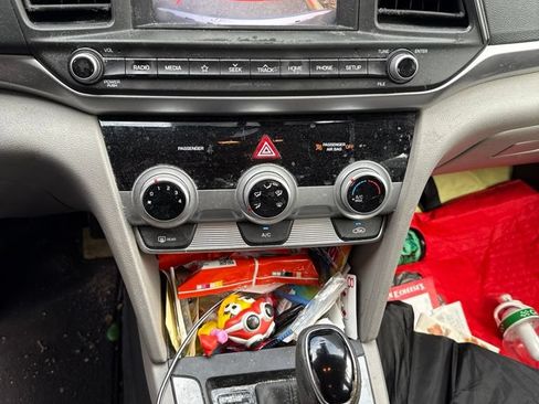 Used 2019 Hyundai Elantra SEL FWD image 3