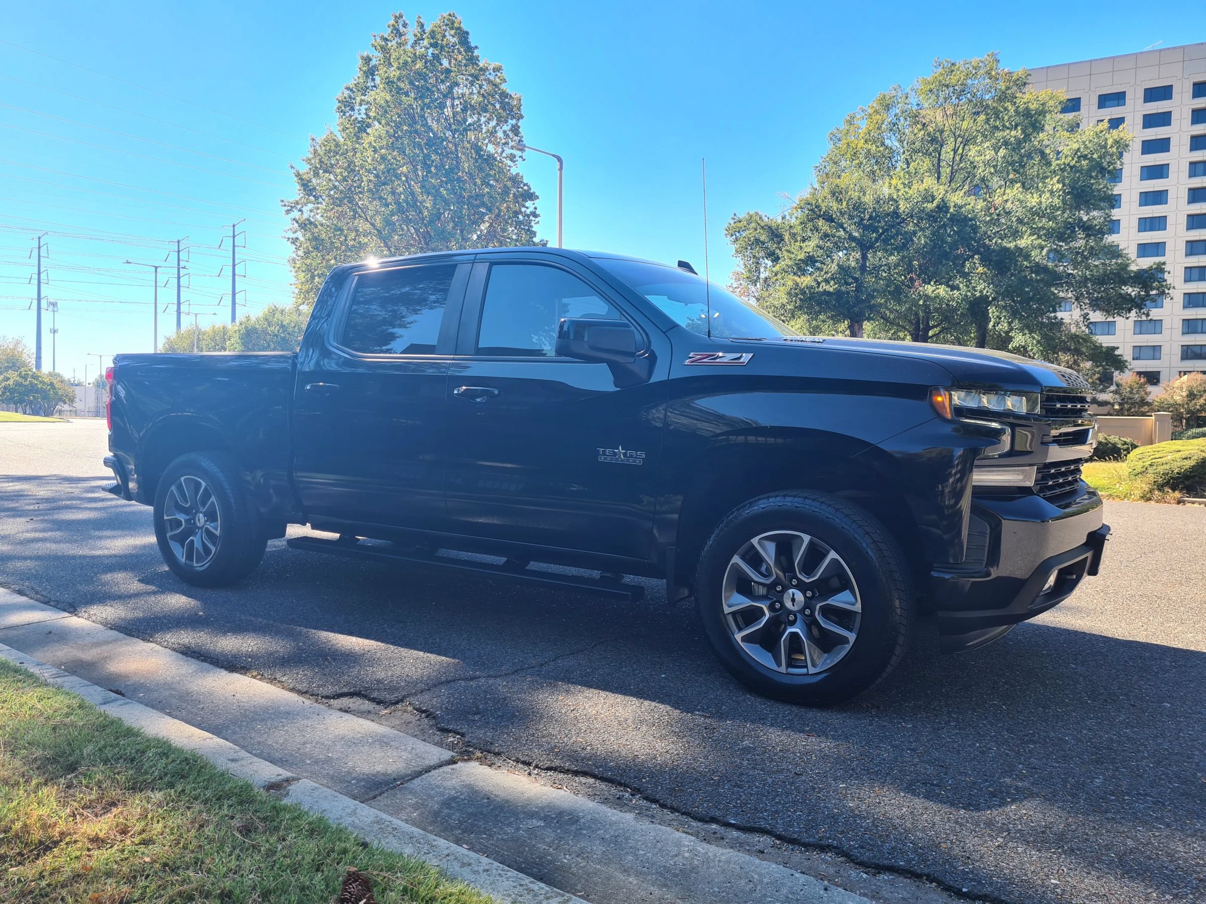 Used 2021 Chevrolet Silverado 1500 RST w/ Texas Edition Plus AWD/4WD image 3