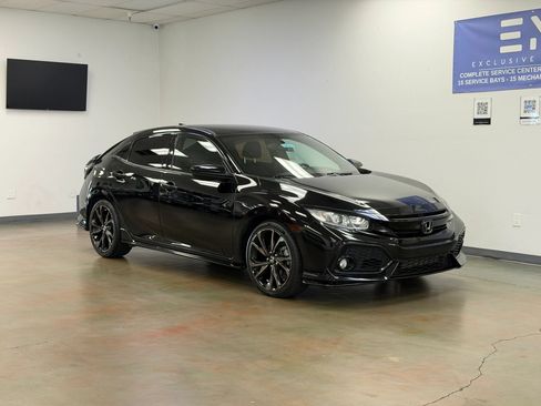 Used 2018 Honda Civic Sport image 2