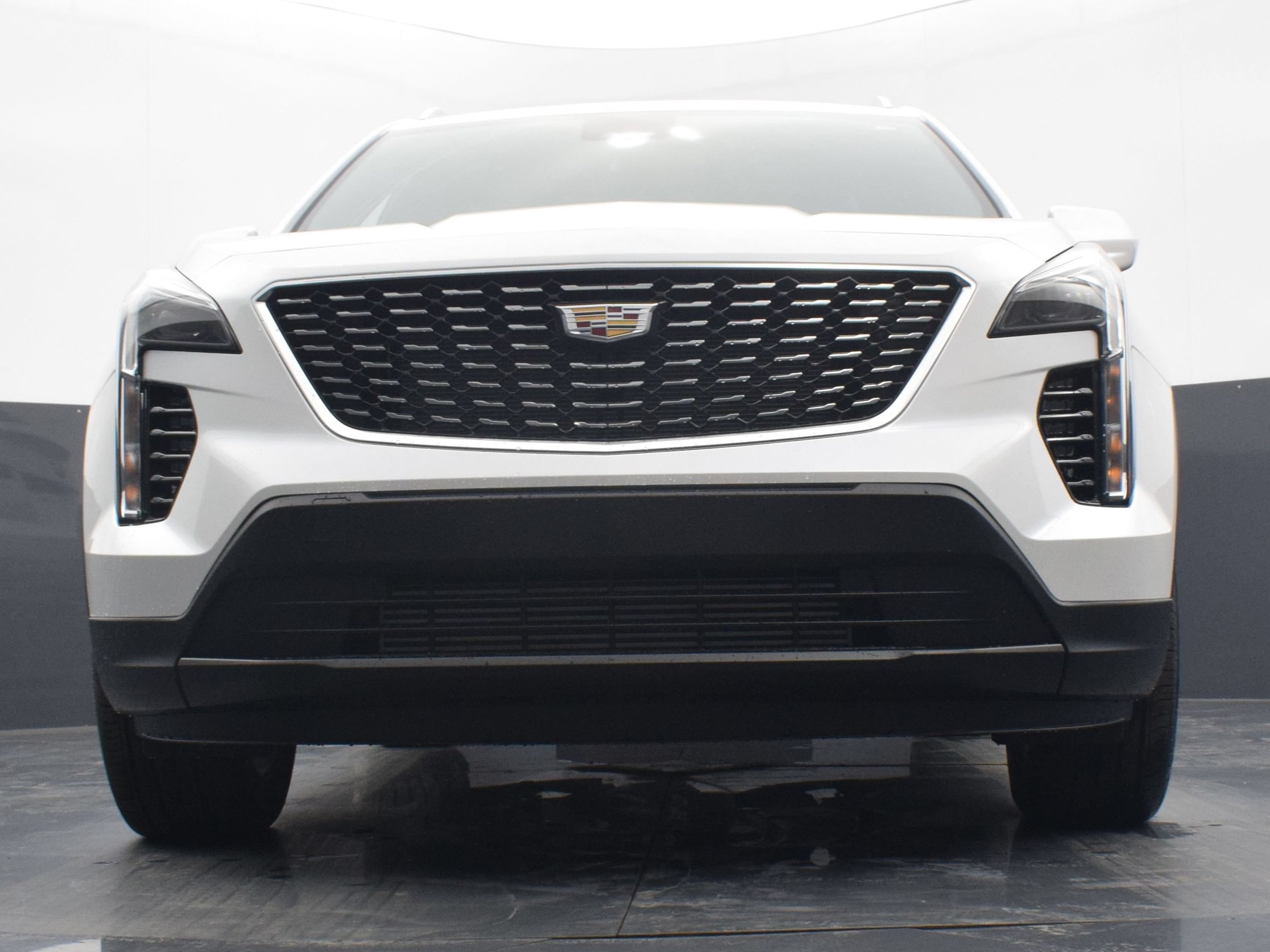 Used 2023 Cadillac XT4 Luxury w/ Cold Weather Package AWD/4WD image 22
