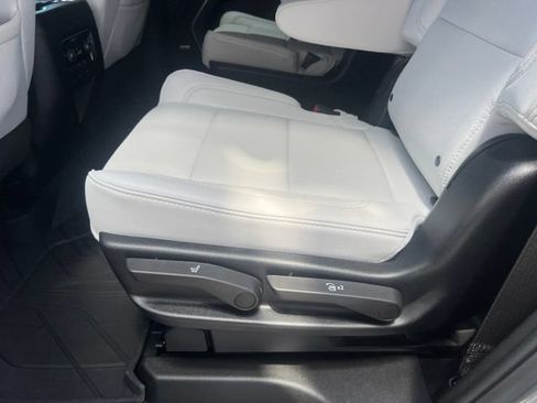 Used 2025 Chevrolet Tahoe Premier RWD image 26