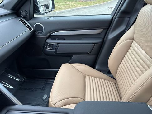 New 2025 Land Rover Discovery Dynamic SE image 25