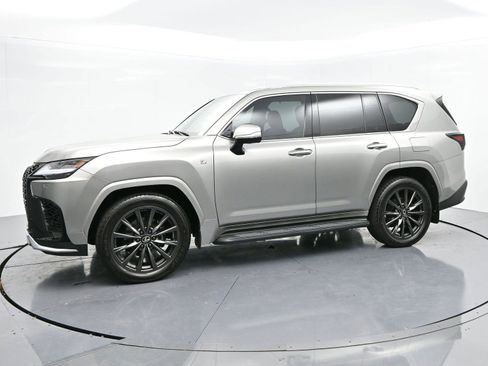 Used 2024 Lexus LX 600 F Sport image 4