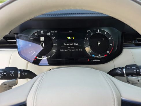 Certified 2025 Land Rover Range Rover Autobiography AWD/4WD image 20