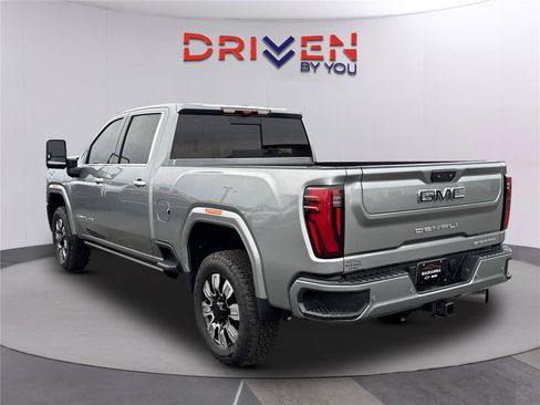 Used 2024 GMC Sierra 3500 Denali Ultimate AWD/4WD image 6
