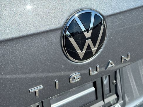 Used 2024 Volkswagen Tiguan SE R-Line FWD image 19