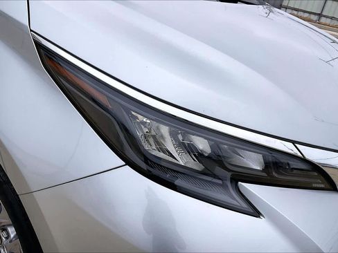 Used 2025 Toyota Sienna XLE image 28