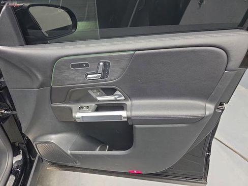 Used 2023 Mercedes-Benz GLB 250 4MATIC image 51