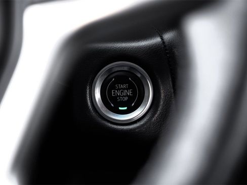 Used 2022 Chevrolet Suburban LT w/ Luxury Package image 17