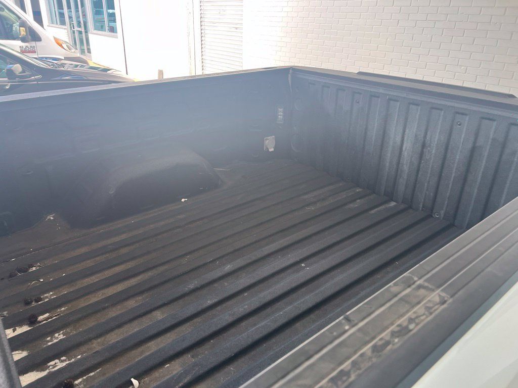 Used 2022 Chevrolet Silverado 1500 High Country w/ LPO, Dark Essentials Package AWD/4WD image 8