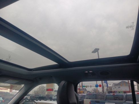 Used 2022 Ford Explorer XLT w/ Equipment Group 202A image 25