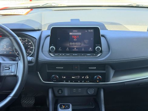 Used 2025 Nissan Rogue SV AWD/4WD image 18