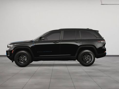New 2024 Jeep Grand Cherokee Trailhawk w/ Advanced Protech Group II AWD/4WD image 5