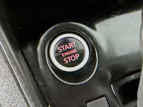 Used 2021 Nissan Versa S FWD image 21