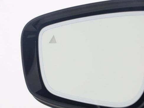 Used 2023 BMW 330e xDrive w/ Premium Package image 26