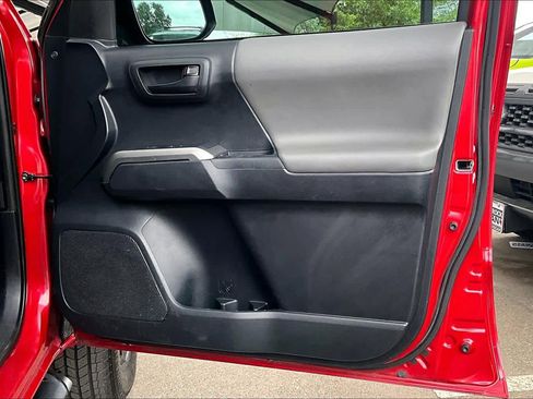 Used 2019 Toyota Tacoma SR5 image 18