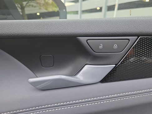 New 2025 Volkswagen Tiguan SE R-Line image 33