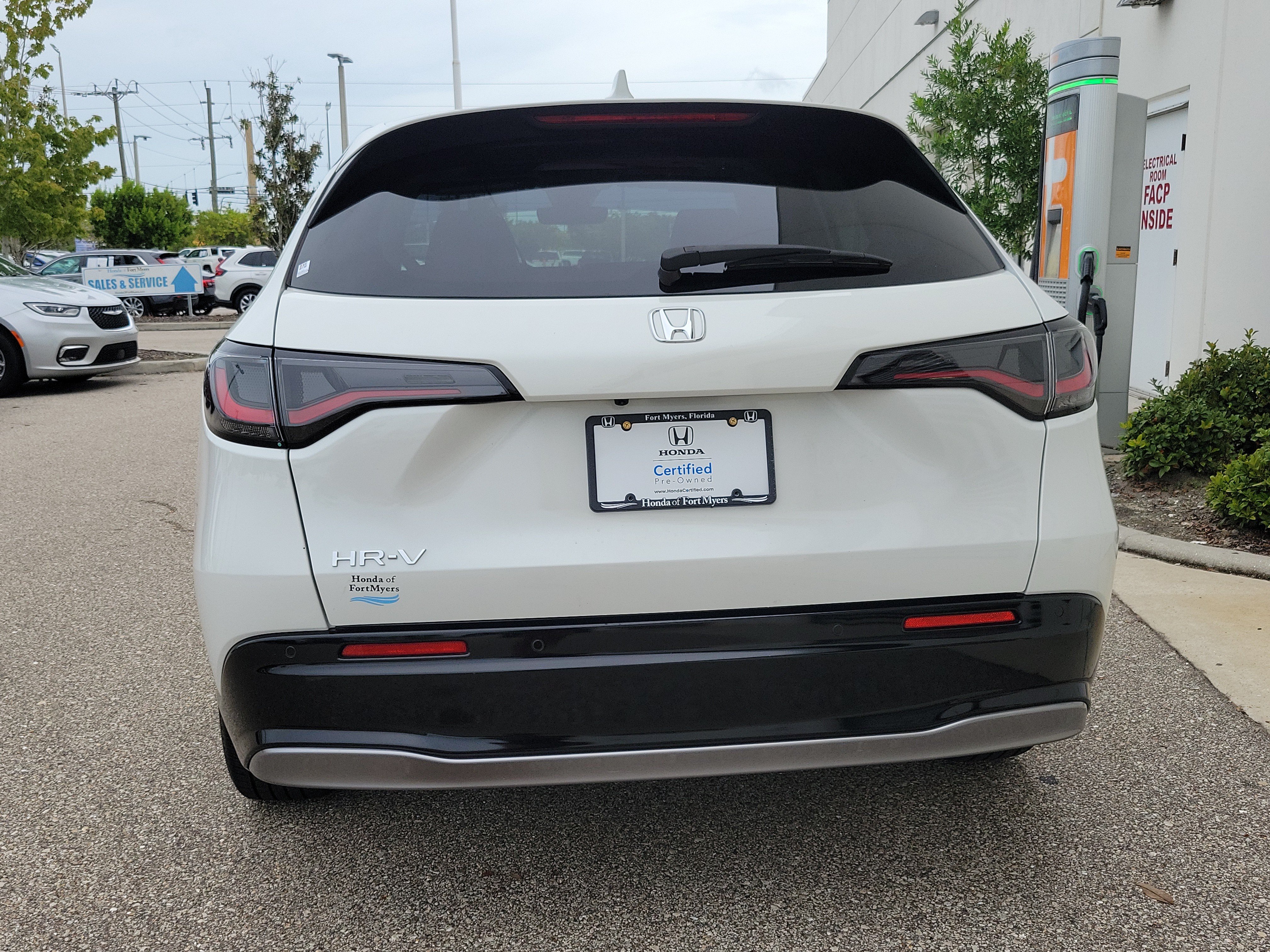 Used 2024 Honda HR-V EX-L image 5